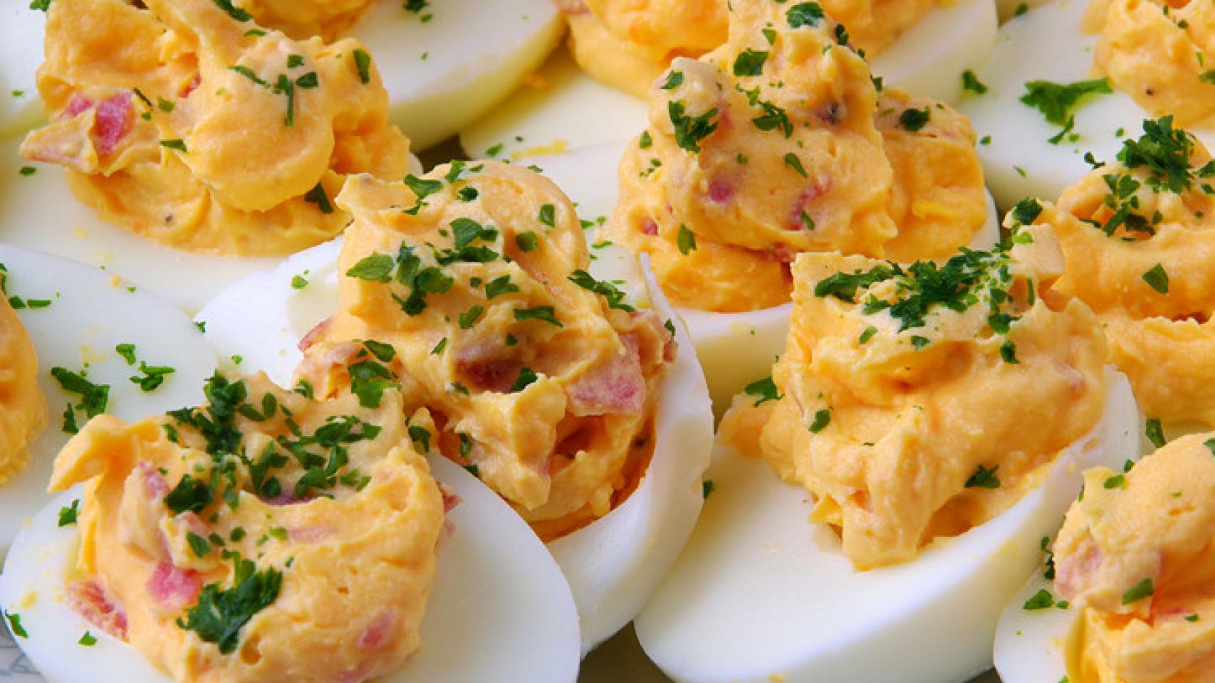 Receta de huevos rellenos con jamón york por Karlos Arguiñano.
