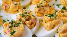 Receta de huevos rellenos con jamón york por Karlos Arguiñano.