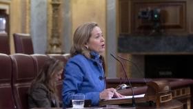 La vicepresidenta primera y ministra de Asuntos Económicos y Transformación Digital, Nadia Calviño, interviene durante una sesión plenaria en el Congreso de los Diputados.