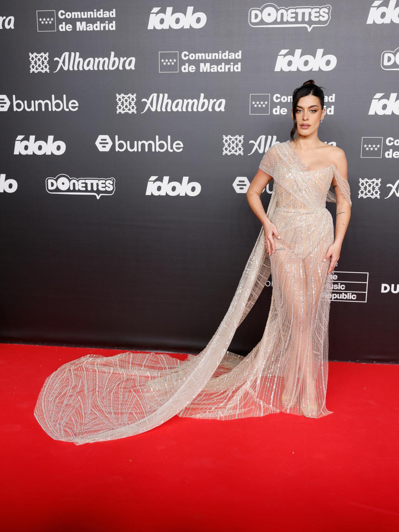 La sorprendente alfombra roja de los premios Ídolo: del todo al fucsia de  Laura Escanes al vestido sirena de Chanel