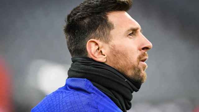 Leo Messi durante un calentamiento con el PSG en Champions