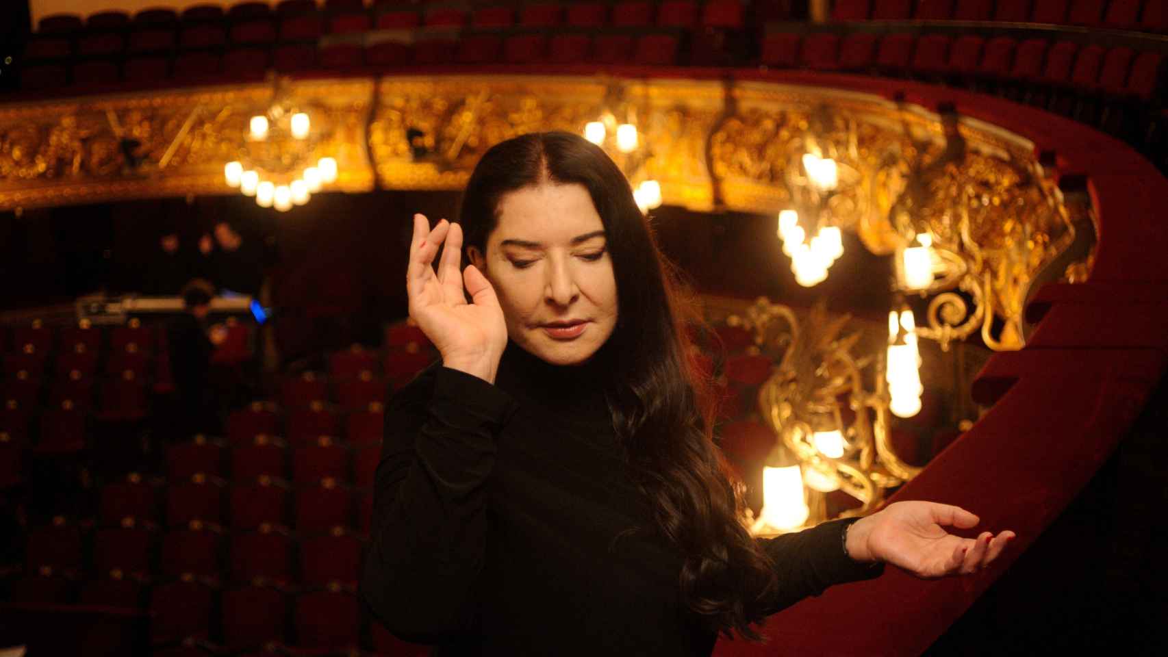 La artista Marina Abramovic posa en la presentación de la performance 'Las siete muertes de Maria Callas' en el Gran Teatre del Liceu (Barcelona). Foto: Alberto Paredes / Europa Press