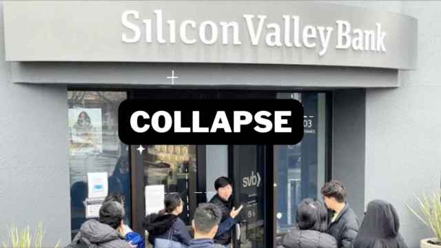 Clientes de Silicon Valley Bank se agolpan a las puertas de una sucursal.