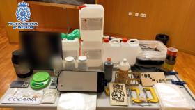 Parte del material encontrado por la Policía en el registro de Benijófar.