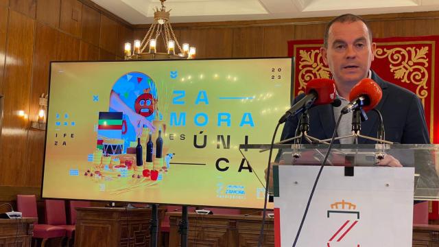 Francisco Requejo presentando la gala Zamora es única