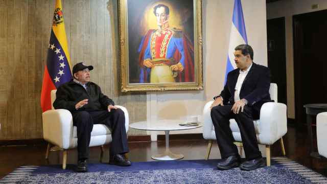 Los presidentes de Nicaragua y Venezuela, Daniel Ortega y Nicolás Maduro, se reúnen en Caracas para conmemorar el décimo aniversario de la muerte de Hugo Chávez, el 5 de marzo. Foto: Palacio de Miraflores/Reuters
