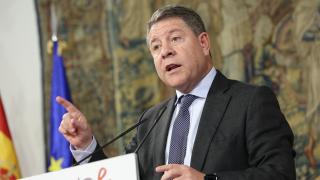 El PSOE da la réplica con otra encuesta al estudio electoral que otorga la Junta a Paco Núñez