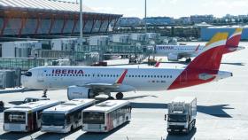 Aviones de Iberia esperan en pista en la Terminal 4 del Aeropuerto Madrid-Barajas Adolfo Suárez