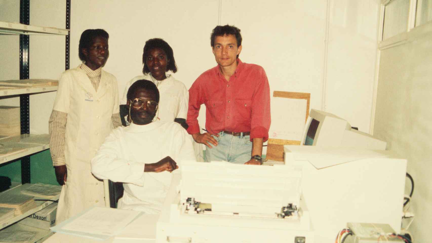Ignacio Oficialdegui en el hospital Nemba, en Ruanda, en 1996