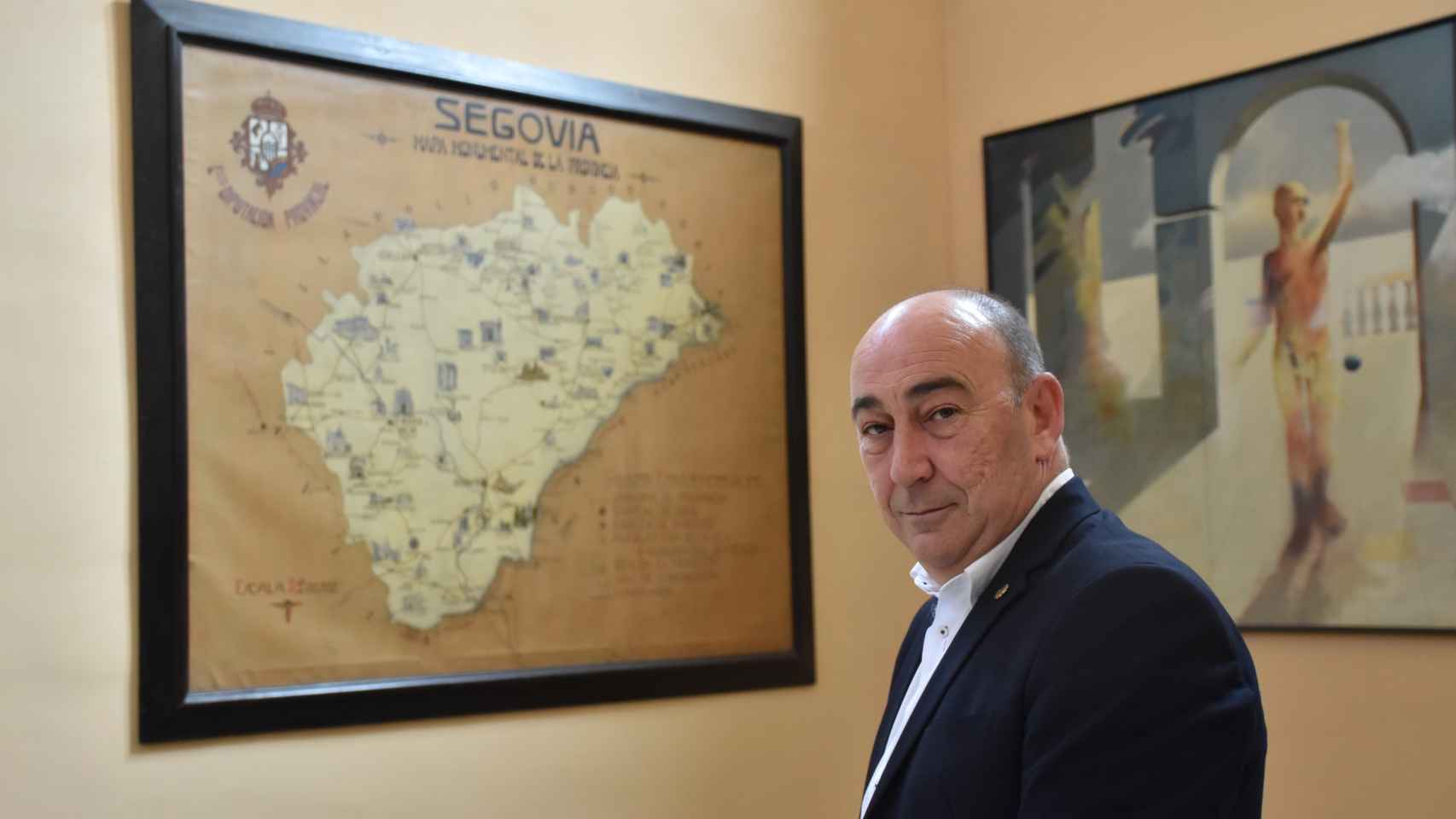 El presidente de la Diputación de Segovia, Miguel Ángel de Vicente, posa en la sede institucional