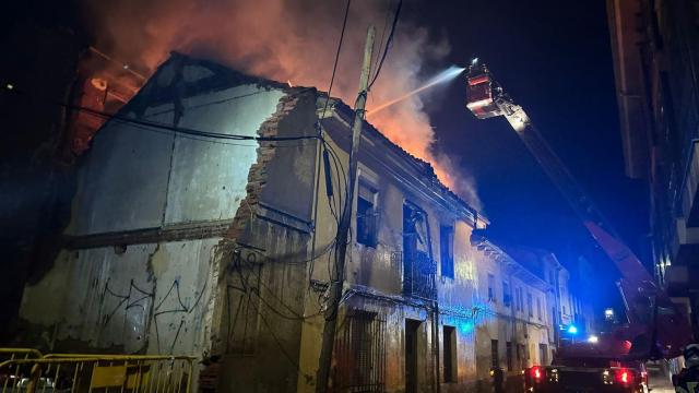 Imagen del incendio en un inmueble de León