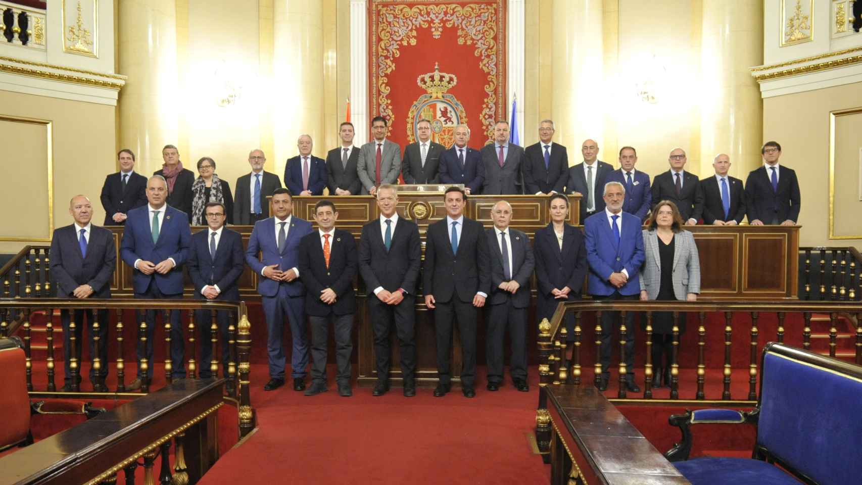Miguel Ángel de Vicente, presidente de la diputación de Segovia, entre los participantes de la última Comisión de Diputaciones de la FEMP celebrada en el Senado