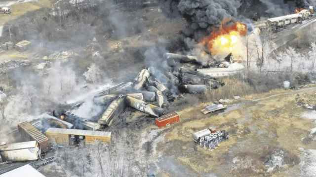 El tren con sustancias químicas que descarriló en Ohio el pasado 3 de febrero