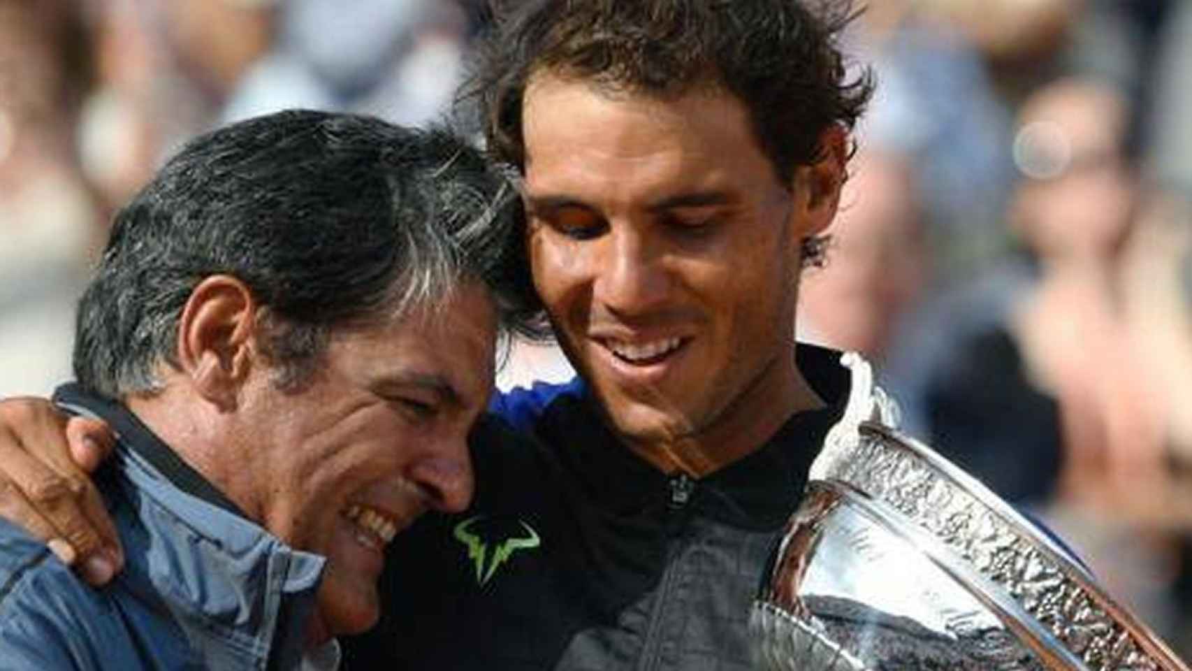 Toni Nadal y Rafael Nadal tras ganar Roland Garros