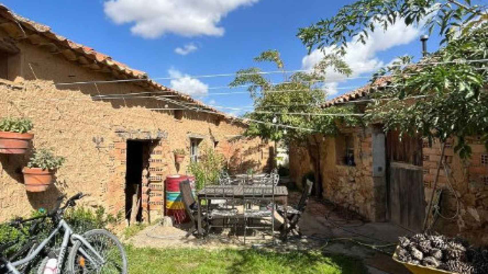 Imagen de la casa de pueblo en venta en Frechilla de Almazán, en Soria.