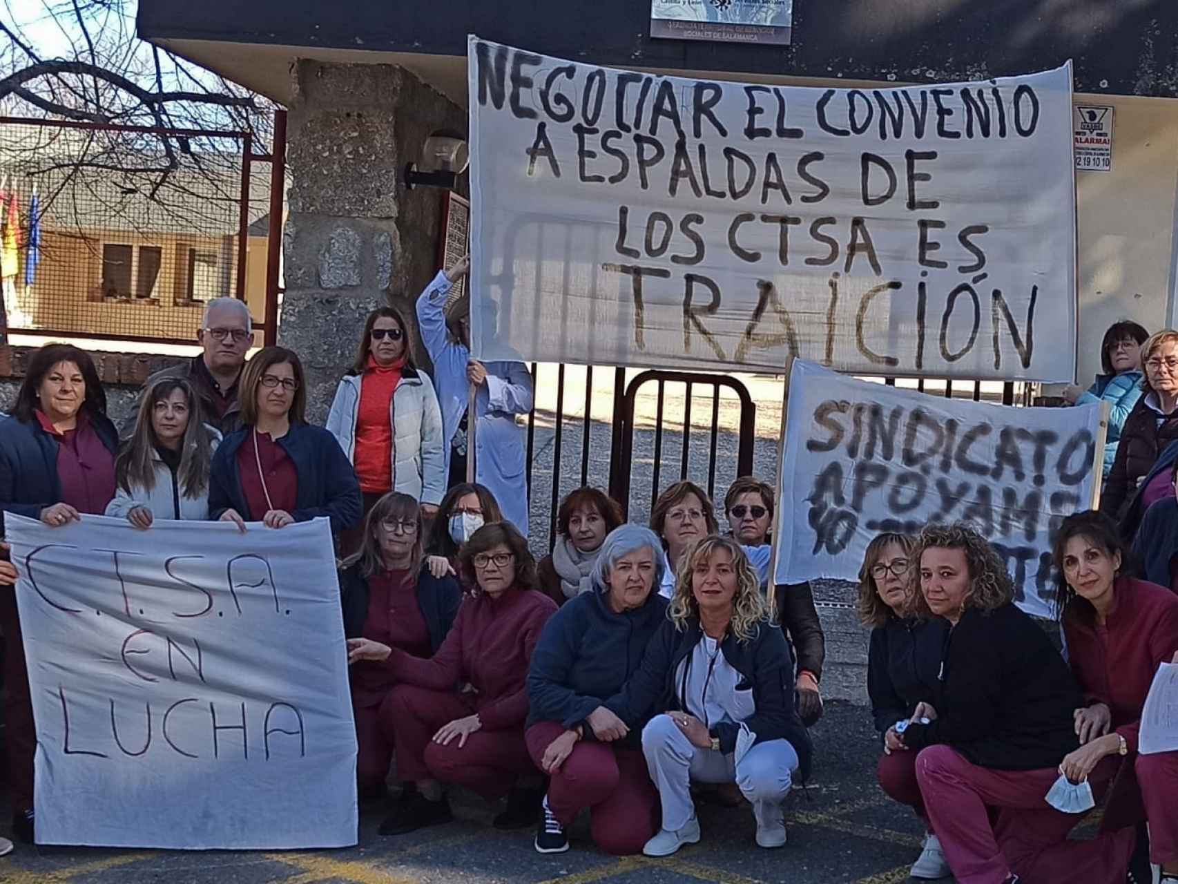 Protestas de los cuidadores asistenciales en Salamanca