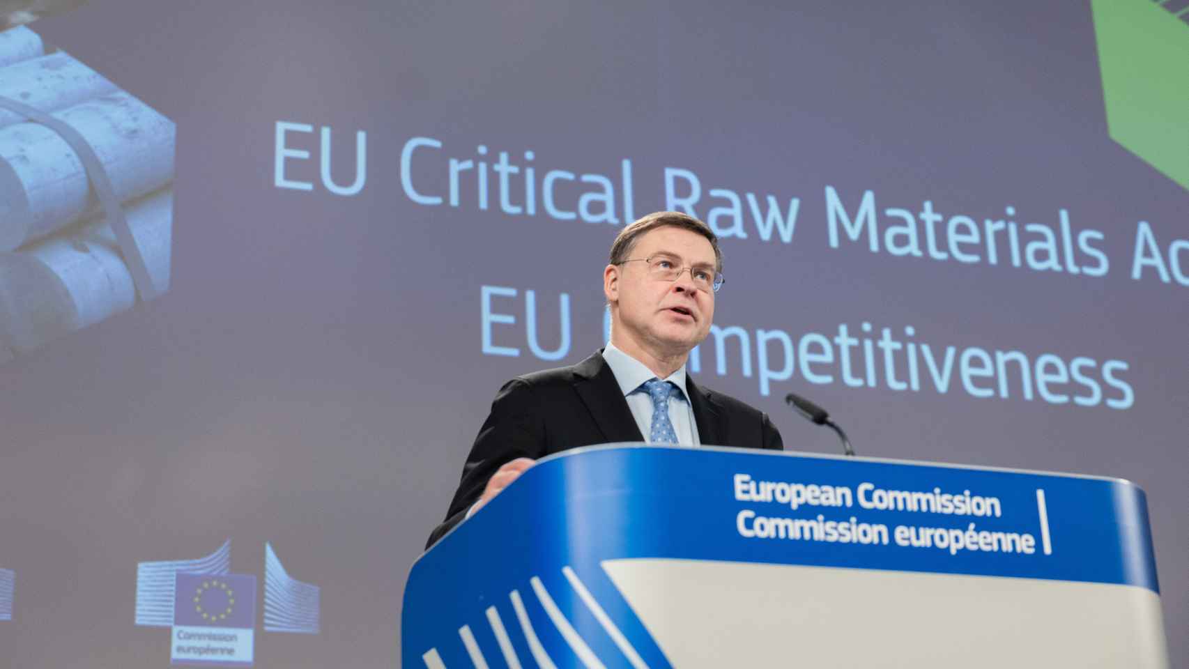 El vicepresidente económico de la Comisión, Valdis Dombrovskis, durante la rueda de prensa de este jueves