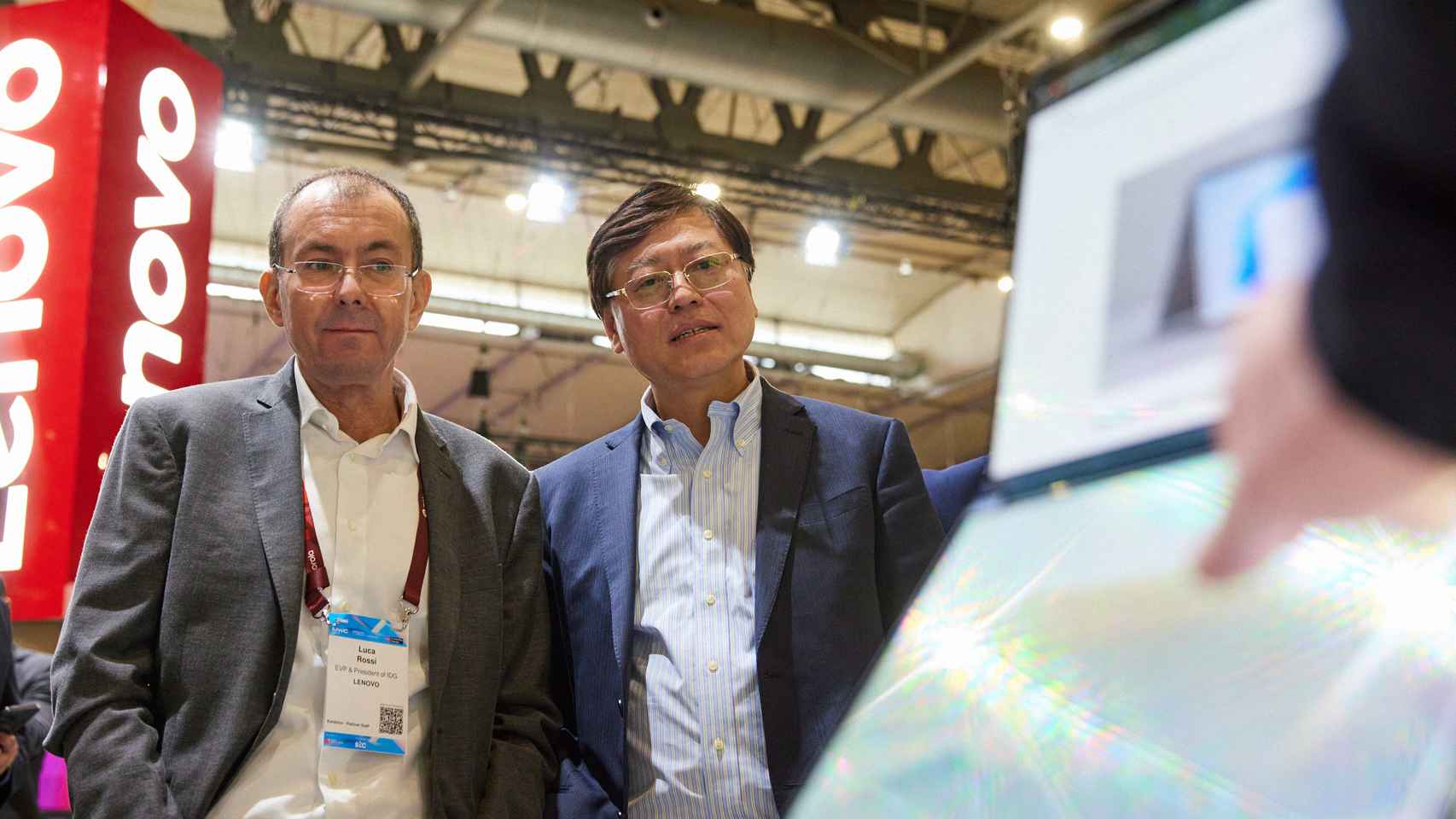 Yuanqing Yang, a la derecha, durante el pasado Mobile World Congress (MWC).