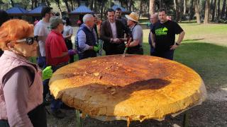 Una tortilla de 900 raciones: "Para hacer algo así hay que estar un poco loco"