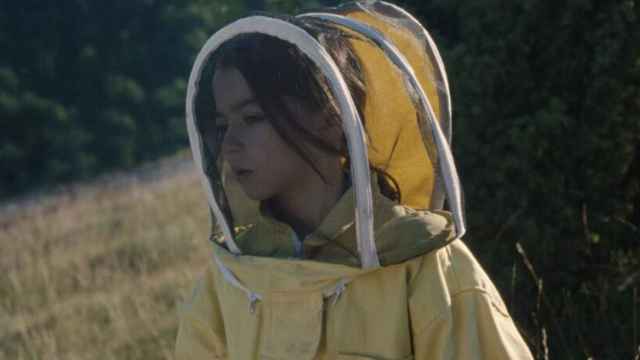 Un fotograma de la película '20.000 especies de abeja'.