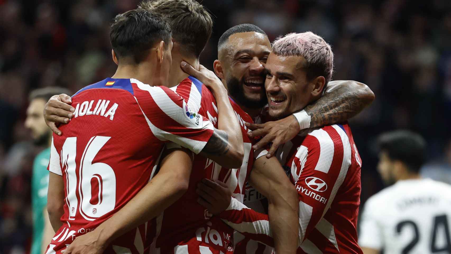 Los jugadores del Atlético de Madrid celebran el primer gol de Griezmann.