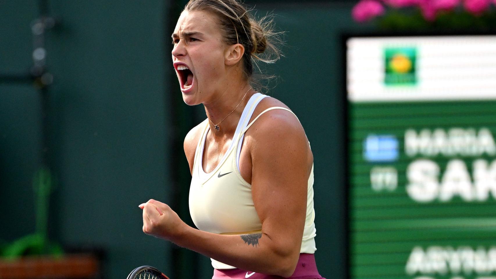 Sabalenka celebra un punto en Indian Wells.