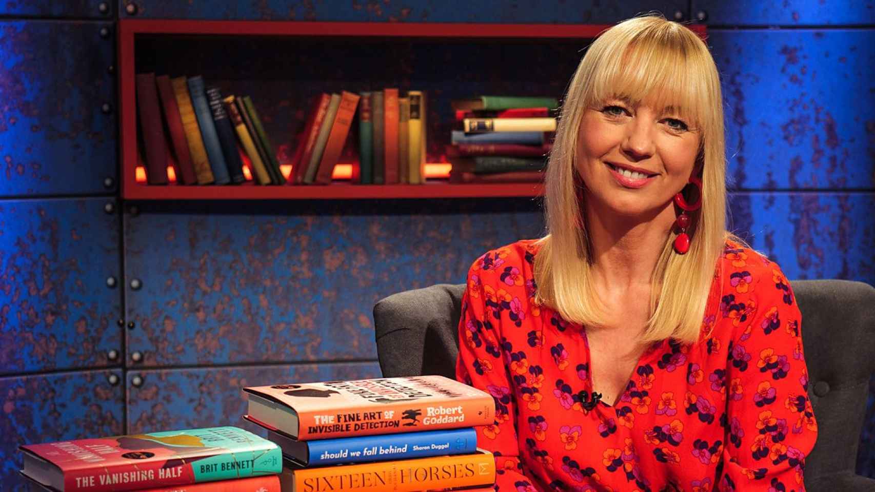 Sara Cox, uno de los rostros culturales de la BBC Two, que dirige 'Between the Covers' (Entre las cubiertas)