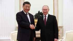 Xi Jinping y Vladímir Putin en su encuentro en Moscú este lunes