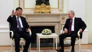 Xi Jinping, junto al presidente de Rusia, Vladímir Putin, este lunes