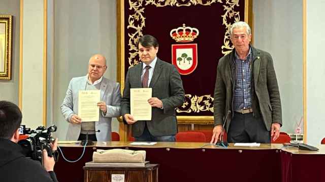 Firma del convenio entre El Hoyo de Pinares y Rotary Club Ávila