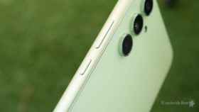 Samsung Galaxy A54 5G (verde) y Samsung Galaxy A34 5G (morado)