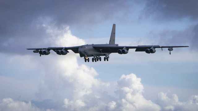 B-52 aterrizando en Guam