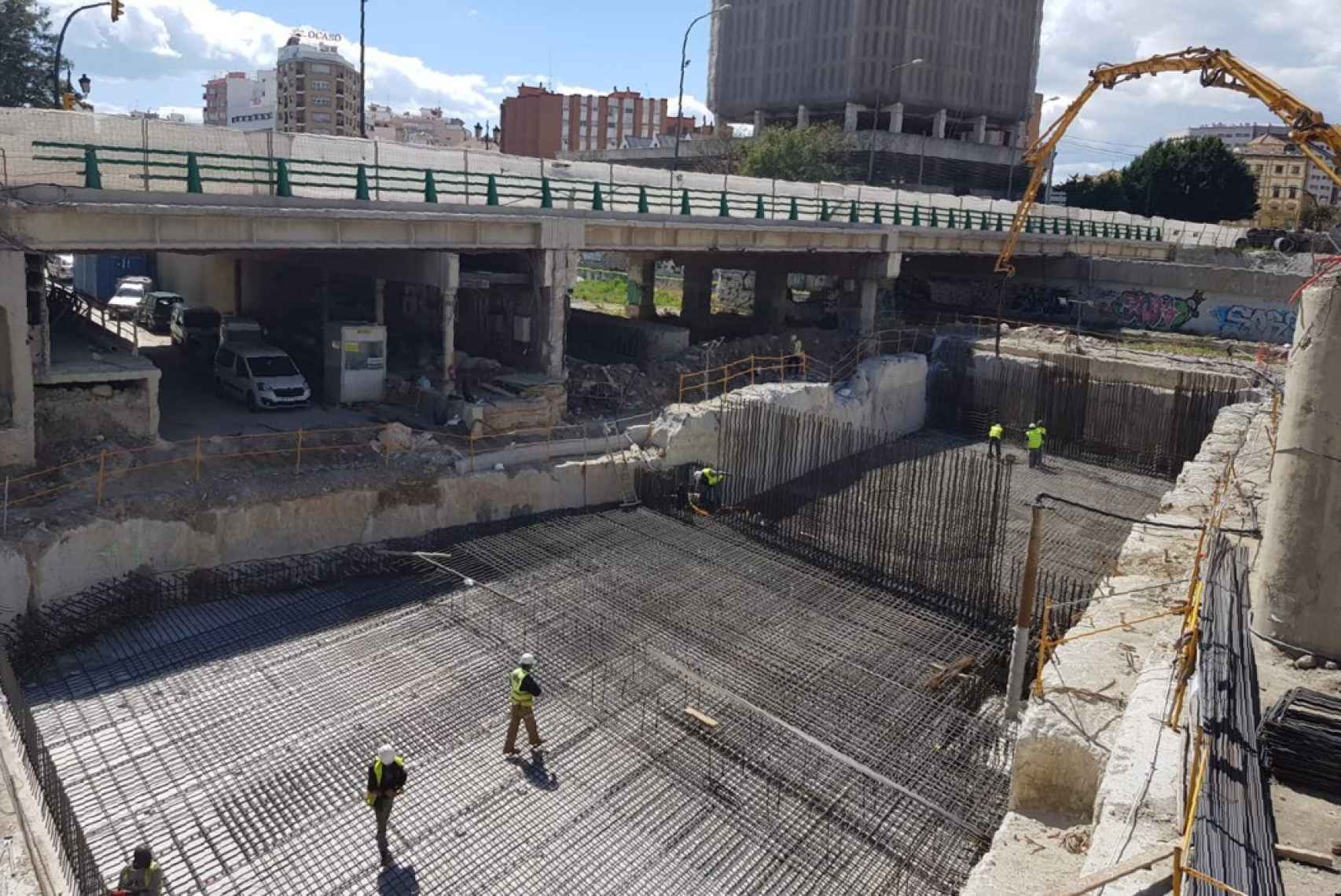 Trabajos de construcción del túnel del Metro de Málaga en el cauce del río Guadalmedina.