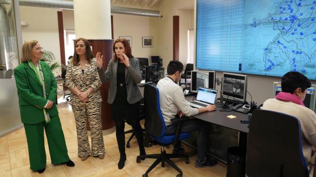 a delegada del Gobierno en Castilla y León, Virginia Barcones, junto a la presidenta de la CHD, María Jesús Lafuente, y la comisaria de Aguas Diana Martín, visita el centro de información hidrológica SAIH en la jornada de puertas abiertas organizada por la Confederación Hidrográfica del Duero