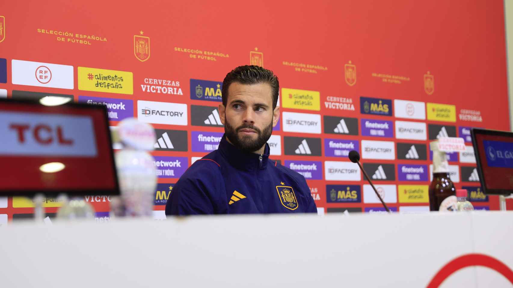 Nacho Fernández durante una rueda de prensa con España