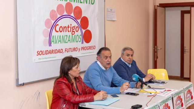 Cecilio Vadillo, cabeza de lista, junto a miembros del partido Contigo Avanzamos