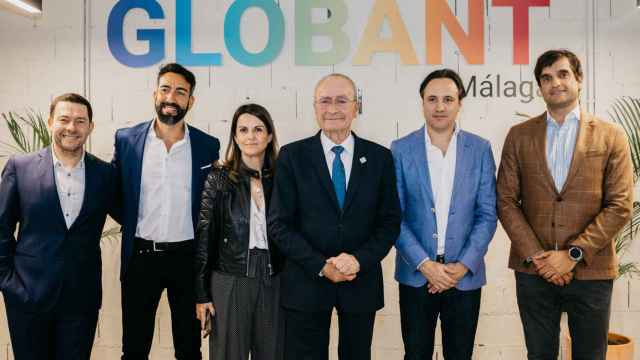 Directivos de Globant en Málaga este jueves junto a Francisco de la Torre y Susana Carillo.