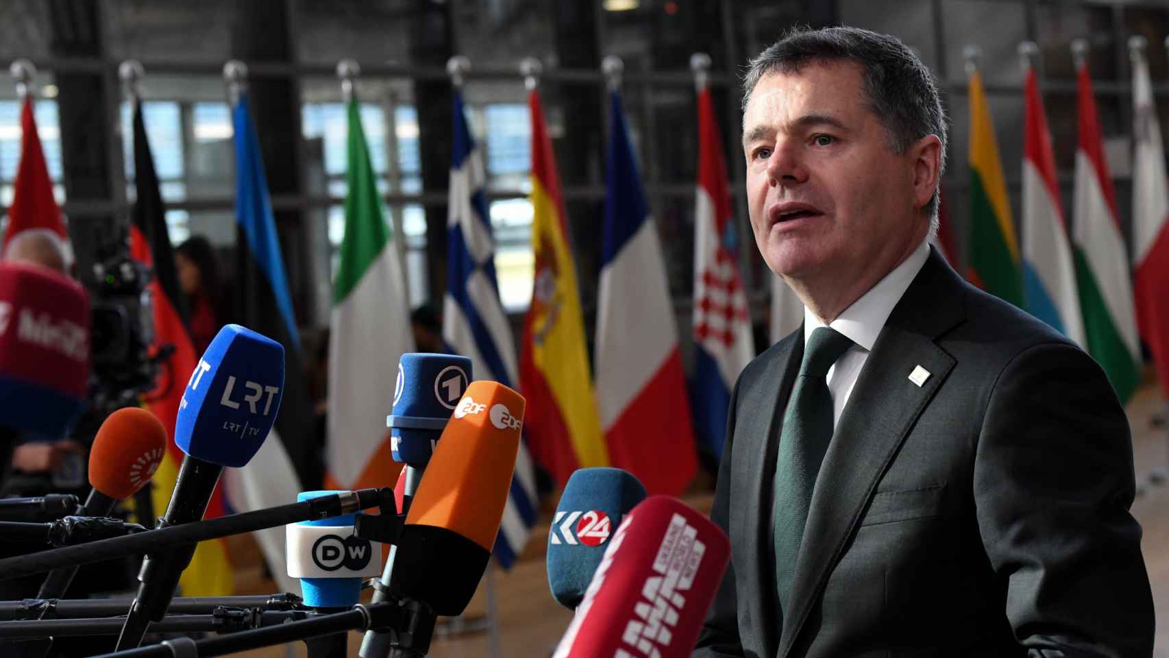 El presidente del Eurogrupo, Paschal Donohoe, comparece ante la prensa tras la Cumbre del Euro