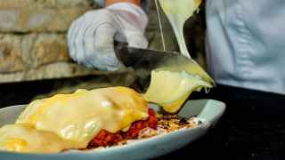 Mr.Raclette: el único 'cheese' bar de Alicante para celebrar tu amor por el queso