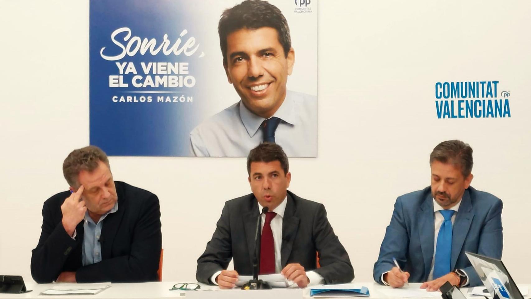 Carlos Mazón, centro, en la presentación del plan del PP para la salud mental y adicciones.