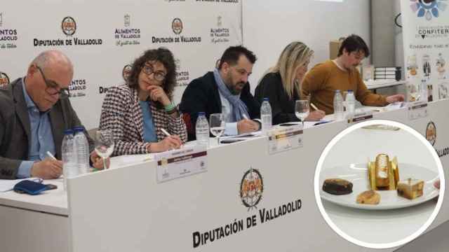 El jurado encargado de decidir los ganadores de la Feria de Dulcería de la Diputación de Valladolid, durante su deliberación.