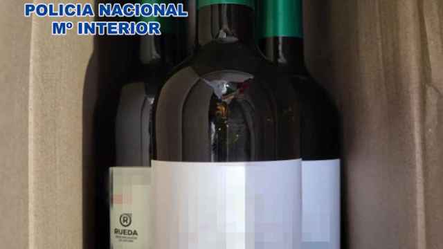 Detenido por distribuir 2.250 botellas falsificadas de vino verdejo de la D.O. Rueda que elaboraba en Córdoba