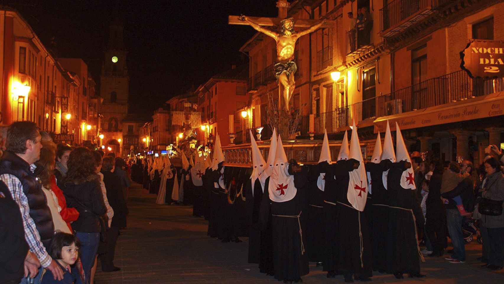 Imagen de una procesión de Semana Santa en Toro.