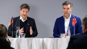 El ministro alemán de Asuntos Económicos y Protección del Clima, Robert Habeck, y el ministro danés de Clima, Energía y Suministro, Lars Aagaard.
