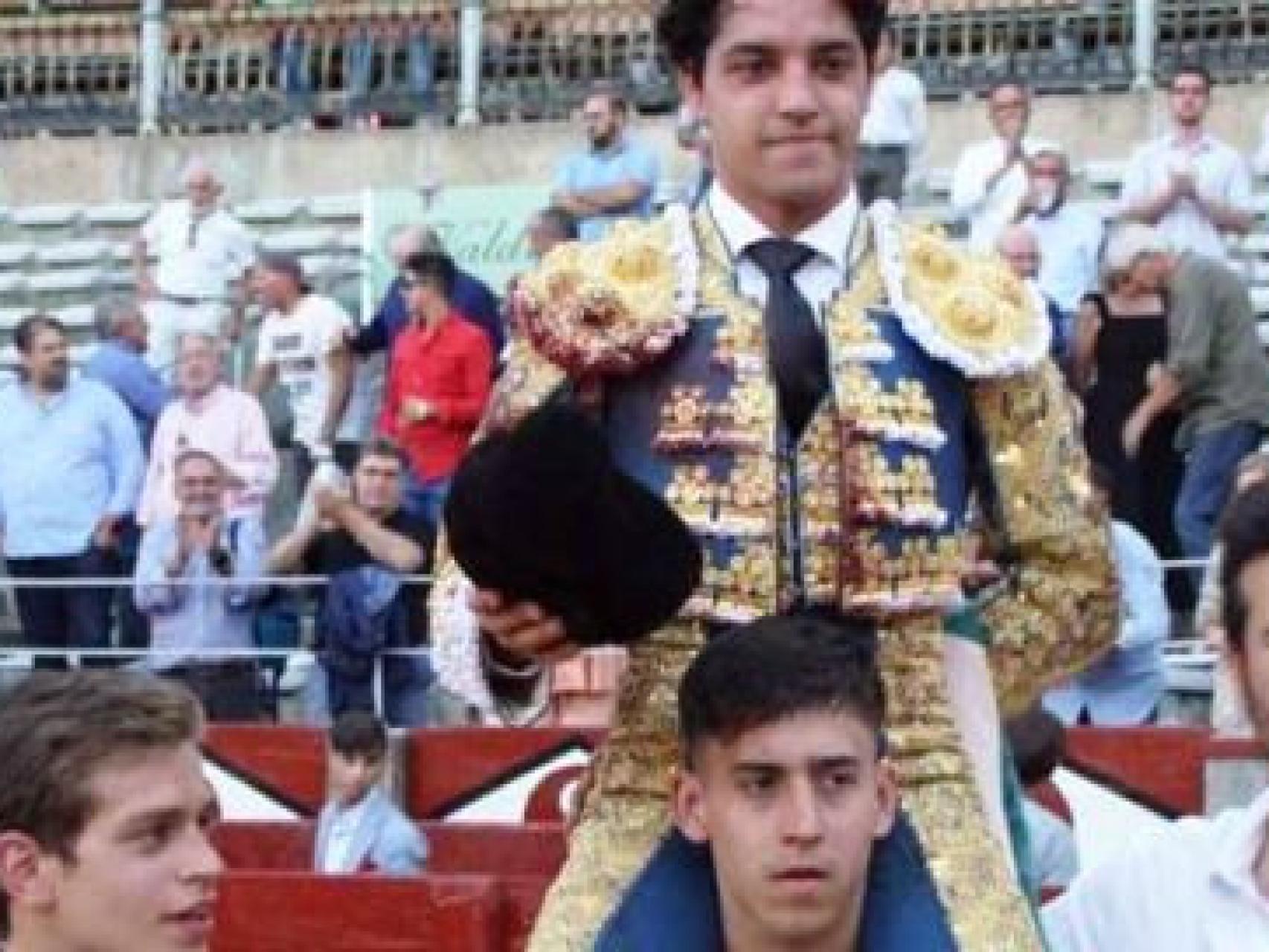 Mario Navas a hombros en Salamanca