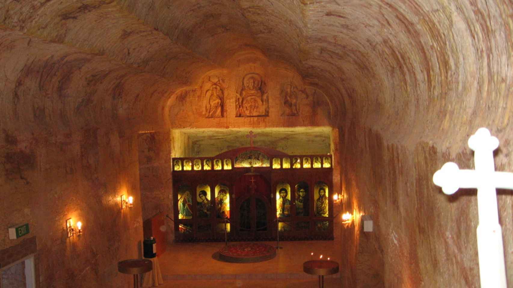 Interior de la iglesia ortodoxa serbia de Coober Pedy.