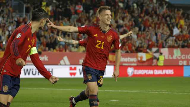 Dani Olmo celebra el gol de España contra Noruega.