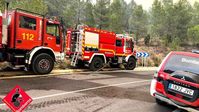Las dotaciones del Consorcio de Bomberos de Alicante desplegadas en el incendio de Castellón.