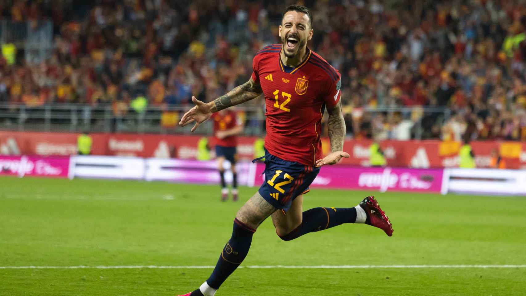 Joselu celebra su primer gol con España.