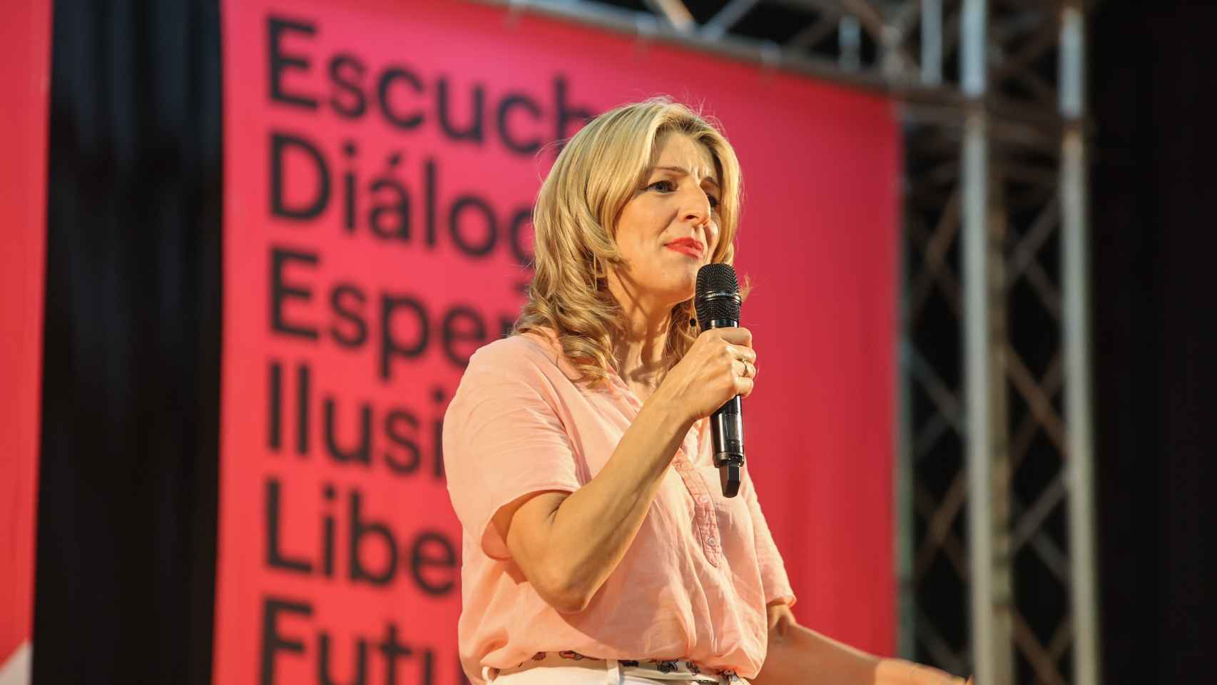 Yolanda Díaz en el acto donde ha anunciado la aprobación del Estatuto del Becario.